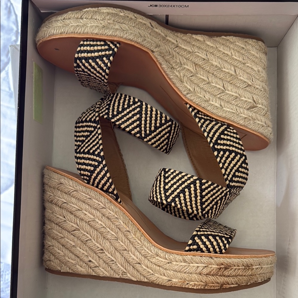 Dolce Vida Philly Wedge size 6.5